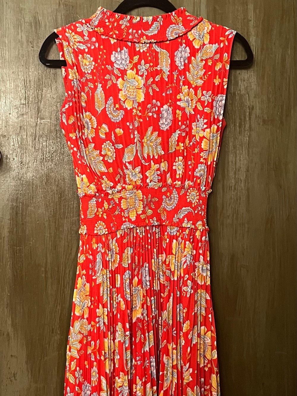 Women's Red Floral Pleated Midi Dress with Ruffled Neckline